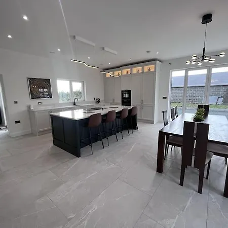 Modern בית נופש דונבוין